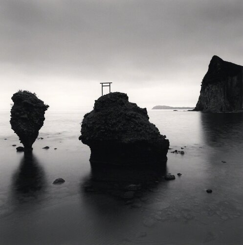 Rock Formations, Study 1, Yoichi, Hokkaido, Japan. 2002 van Michael Kenna, Fotografie te koop op Singulart