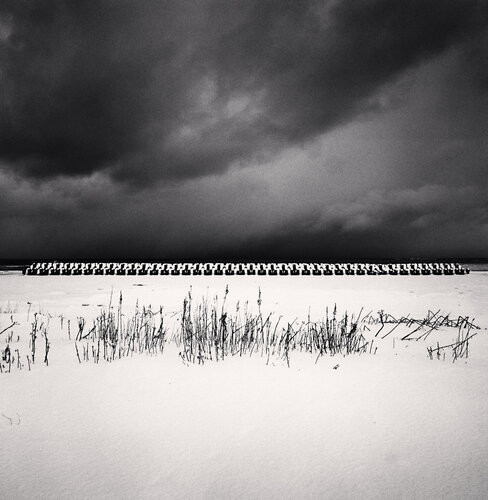 Threatening Clouds, Tokimaru Beach, Hokkaido, Japan di Michael Kenna, Fotografia in vendita su Singulart