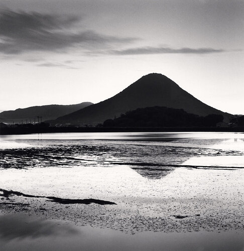 Sanuki Fuji, Kagawa, Shikoku, Japan di Michael Kenna, Fotografia in vendita su Singulart