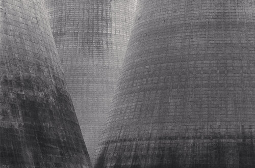 Ratcliffe Power Station, Study 34, Nottinghamshire, England, 1985 di Michael Kenna, Fotografia in vendita su Singulart