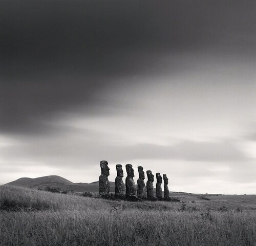 Moai, Study 49, Ahu Akivi, Easter Island di Michael Kenna, Fotografia in vendita su Singulart