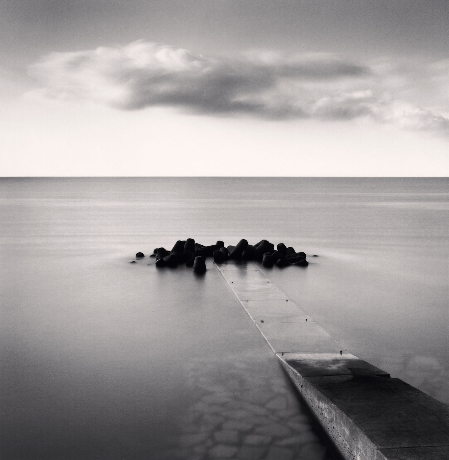 Tranquil Morning, Awaji Island, Shikoku, Japan Michael Kenna Fotografie zu verkaufen