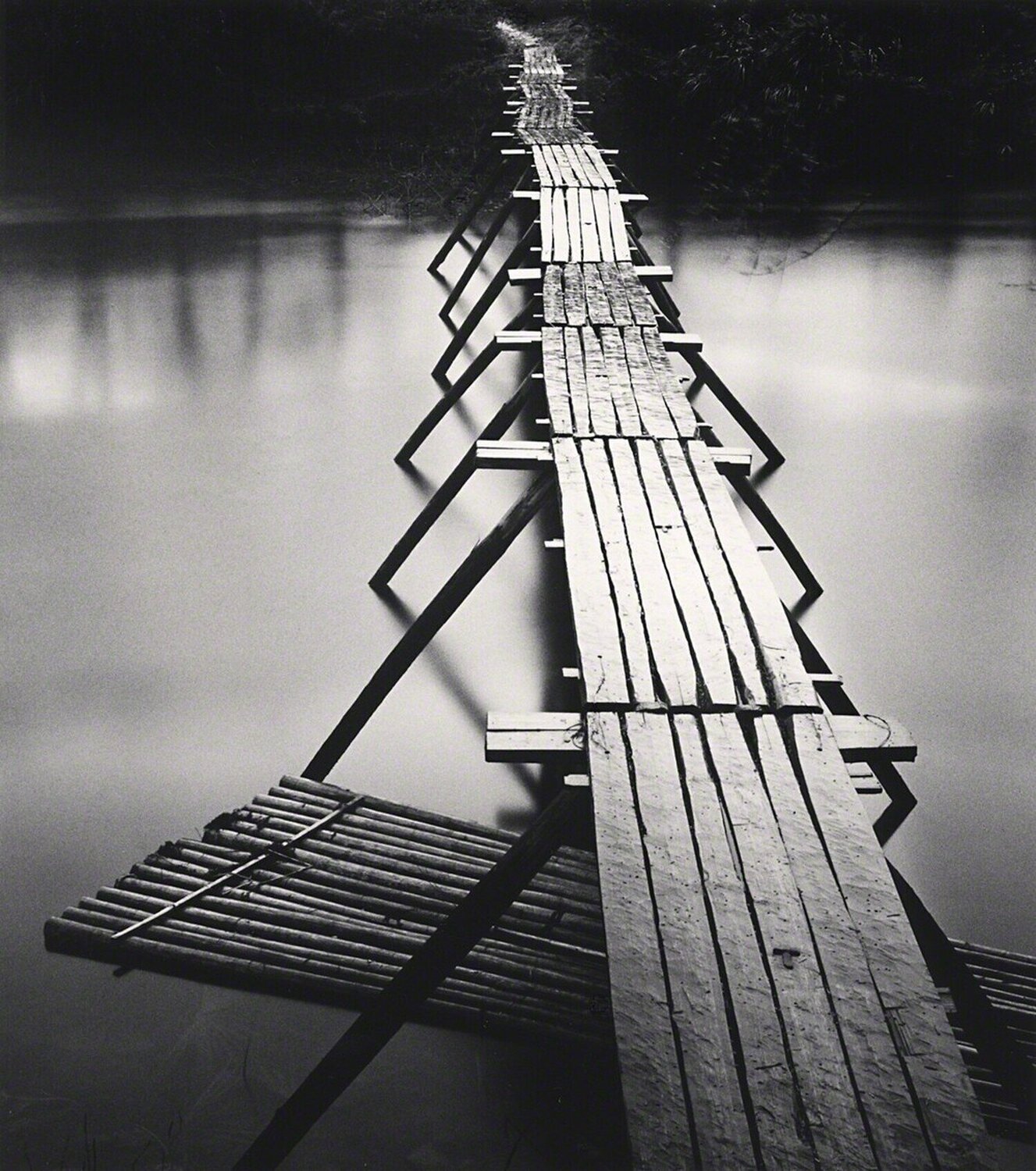 Wooden Bridge, Study 1, Tuokou Village, Jiangxi, China Michael Kenna Fotografie zu verkaufen