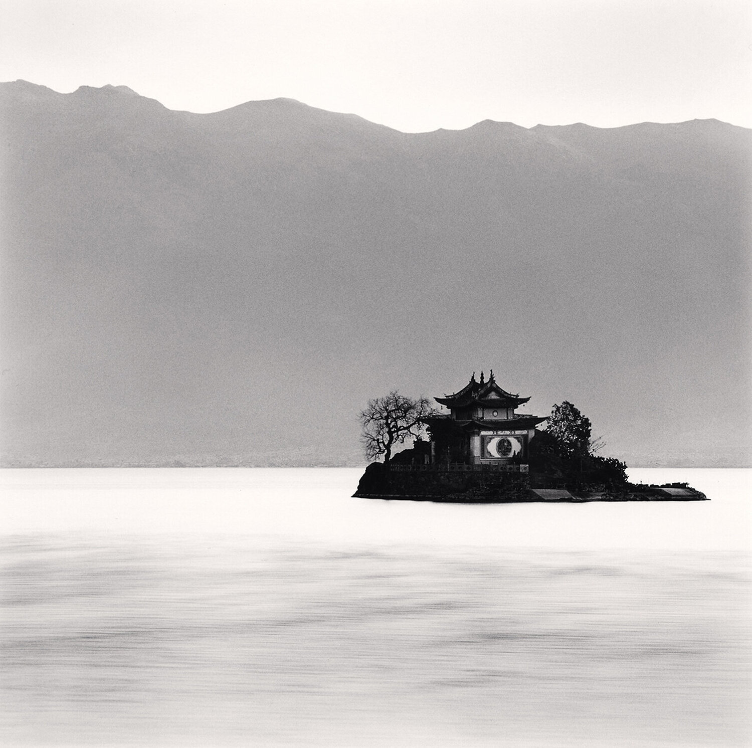 Xiao Putuo Island, Erhai Lake, Yunnan Michael Kenna Fotografie zu verkaufen