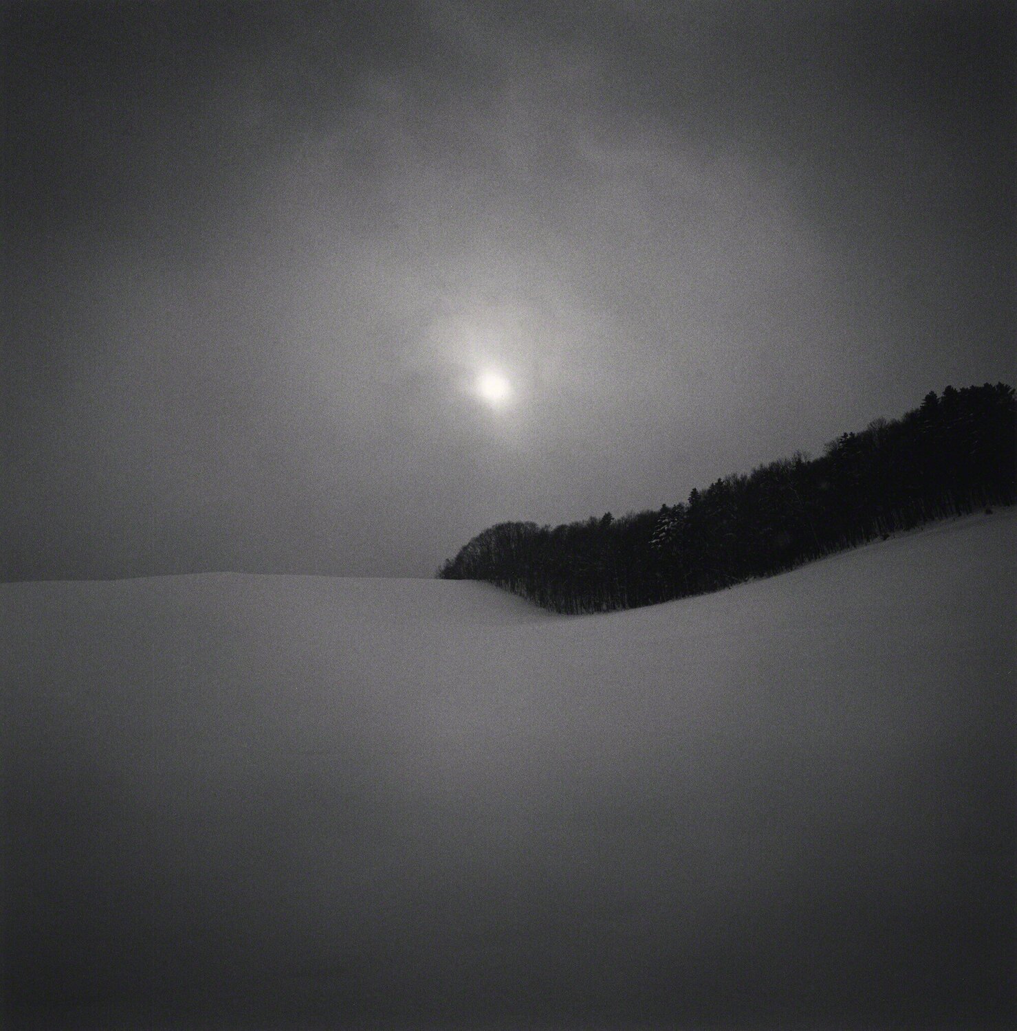 Rising Sun, Wakasa, Hokkaido, Japan Michael Kenna Fotografie zu verkaufen