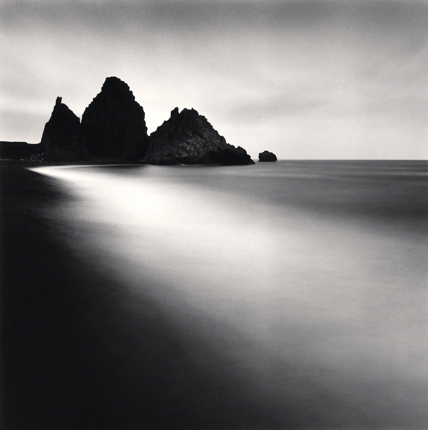 Beach Rocks, Gageo-do, Shinan, South Korea Michael Kenna Fotografie zu verkaufen