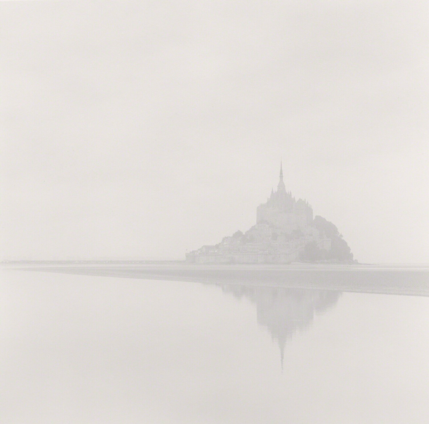 Dawn Mist, Mont St. Michel, France Michael Kenna Fotografia in vendita