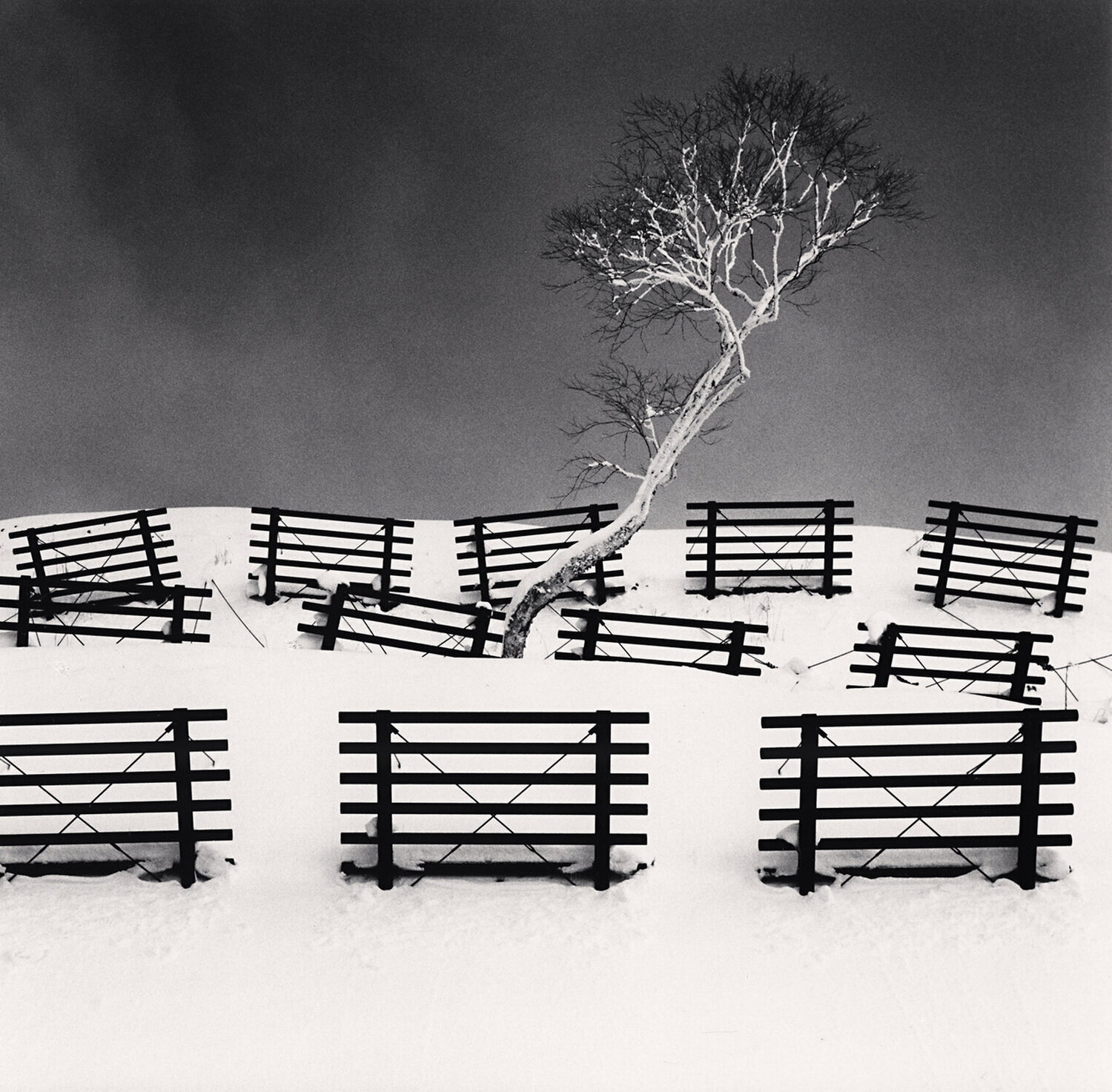 Thirty One Snow Fences, Bihoro, Hokkaido, Japan Michael Kenna Fotografia in vendita