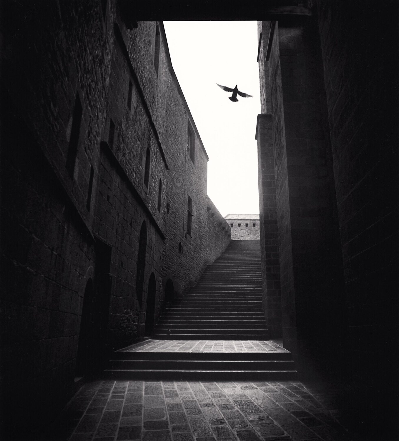Invitation To Prayer, Mont St. Michel, Normandy, France Michael Kenna Fotografie zu verkaufen