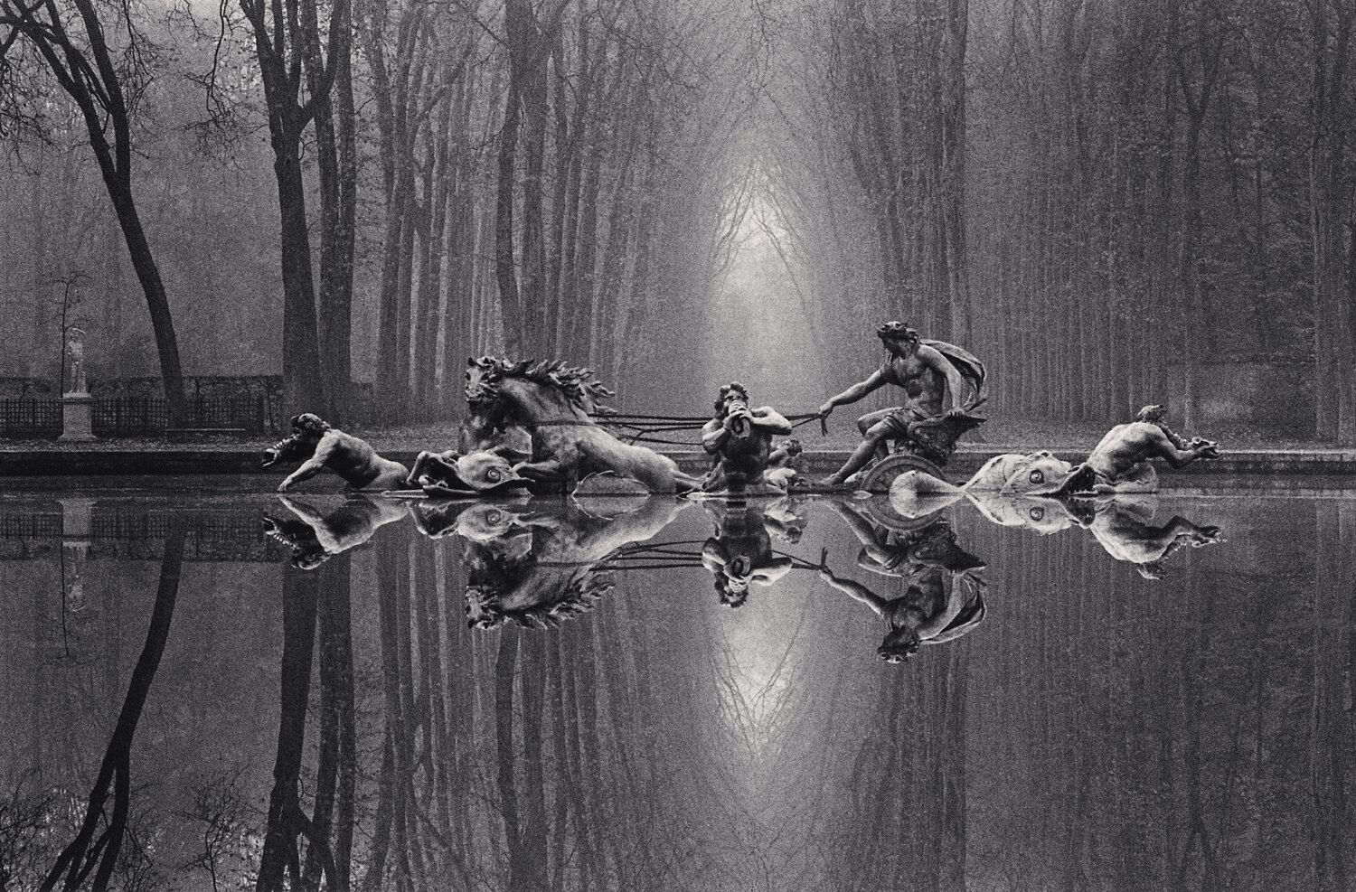 Chariot of Apollo, Study 1, Versailles, France Michael Kenna Fotografie zu verkaufen