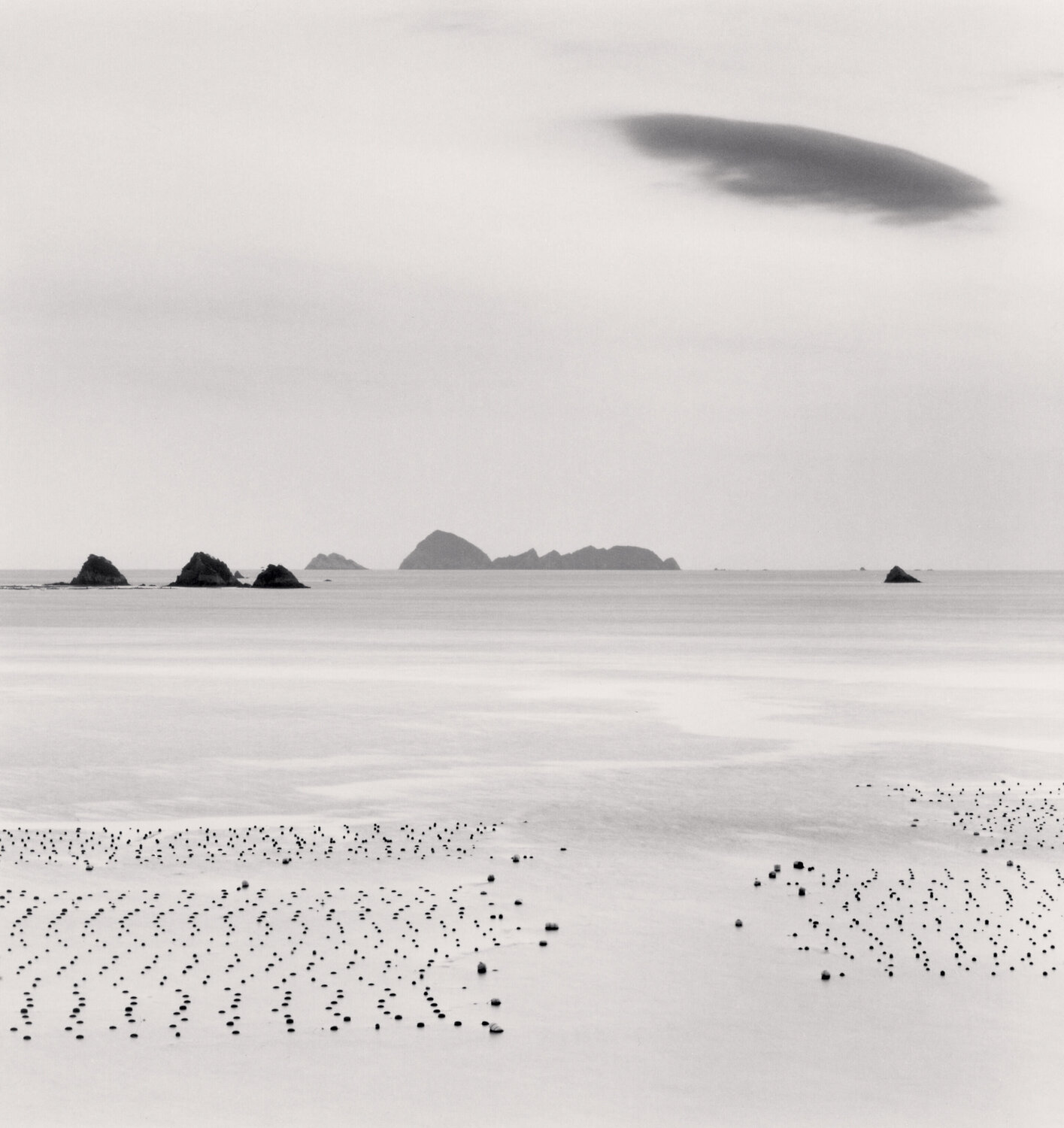 Cloud over Uchiumi Sea, Ainan, Shikoku, Japan Michael Kenna Fotografie zu verkaufen