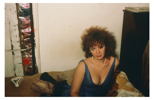 Self-portrait in blue dress, New York City, 1985 by Nan Goldin, 사진 for Sale on Singulart