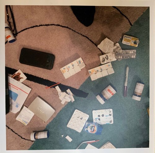 Drugs on the Rug van Nan Goldin, Fotografie te koop op Singulart