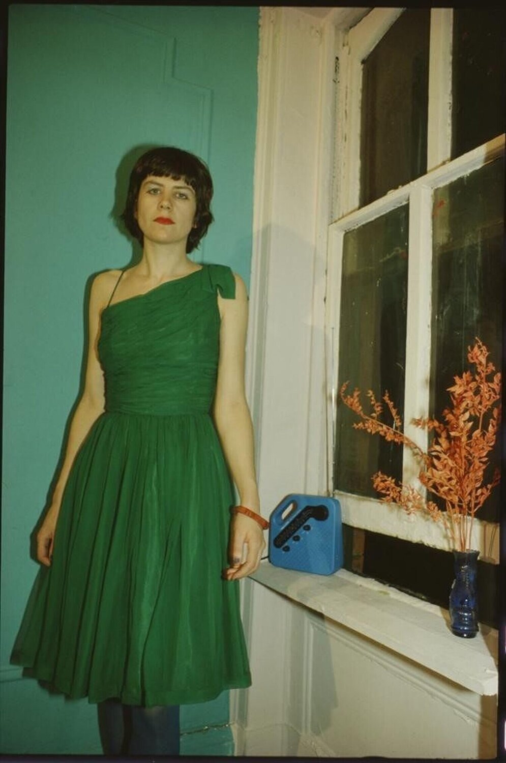 Vivienne In Green Dress Nan Goldin Fotografie zu verkaufen