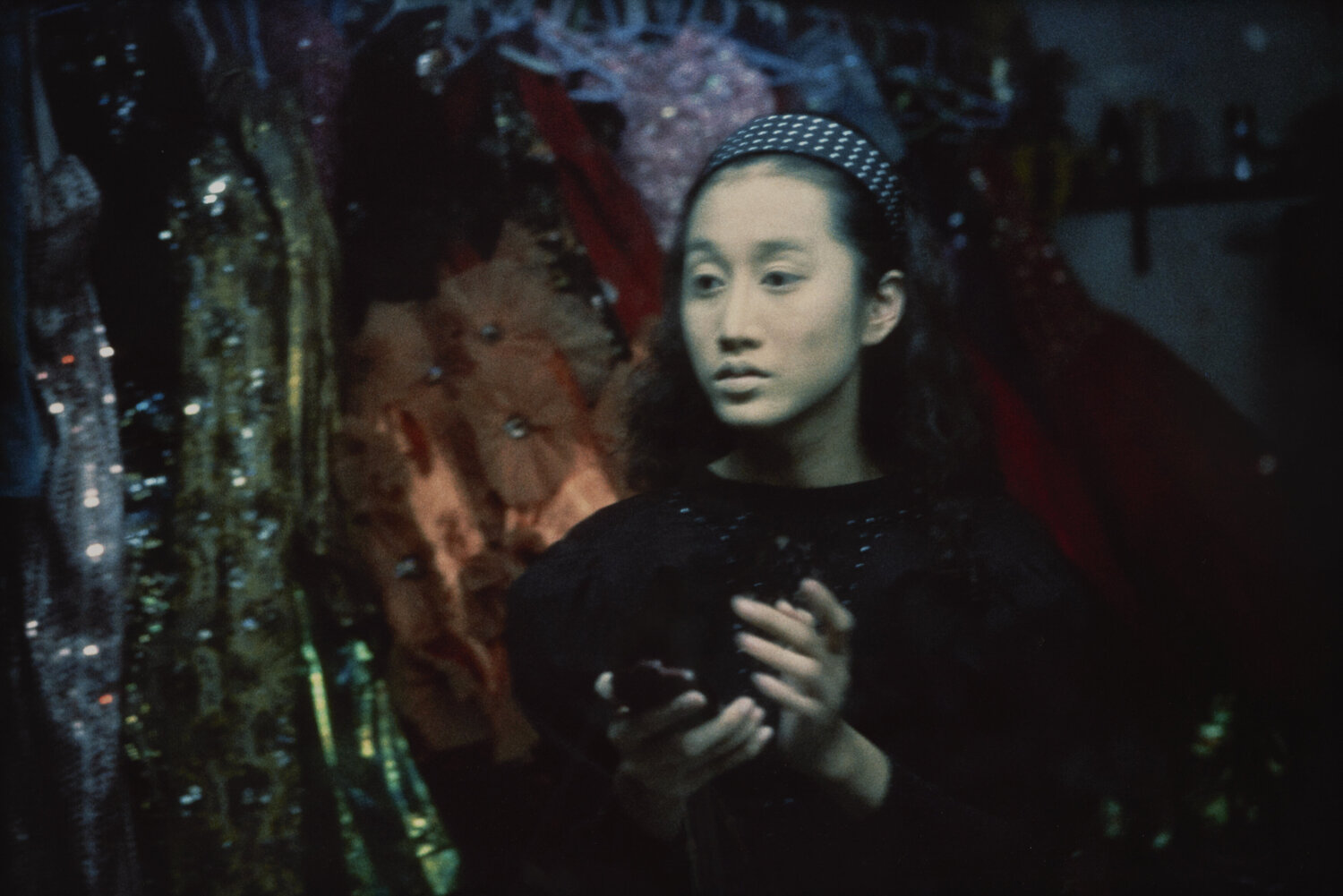 Yogo in the mirror, Bangkok Nan Goldin Fotografie zu verkaufen