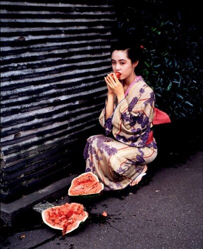 Untitled, Geisha with watermelon van Nobuyoshi Araki, Fotografie te koop op Singulart