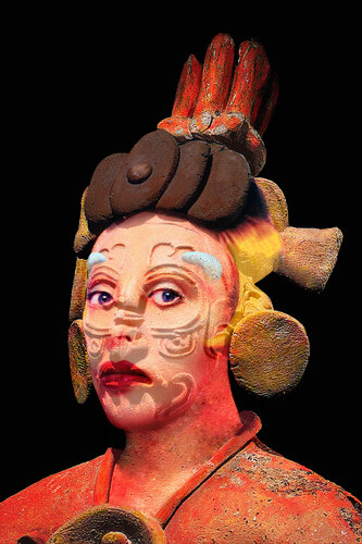 ORLAN hybridée aux figures Anthropomorphes Mayas n°6. van ORLAN, Fotografie te koop op Singulart