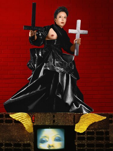 Vierge noire manipulant la croix blanche et la croix noire n°24 van ORLAN, Fotografie te koop op Singulart