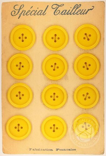 Found Art: Yellow Buttons par Peter Blake, Édition en vente sur Singulart