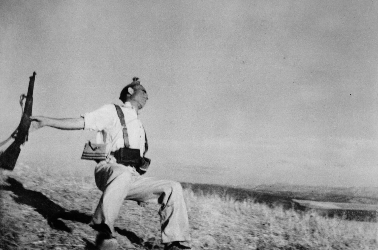 Death of a loyalist militiaman. Córdoba front, Spain Robert Capa Fotografie zu verkaufen