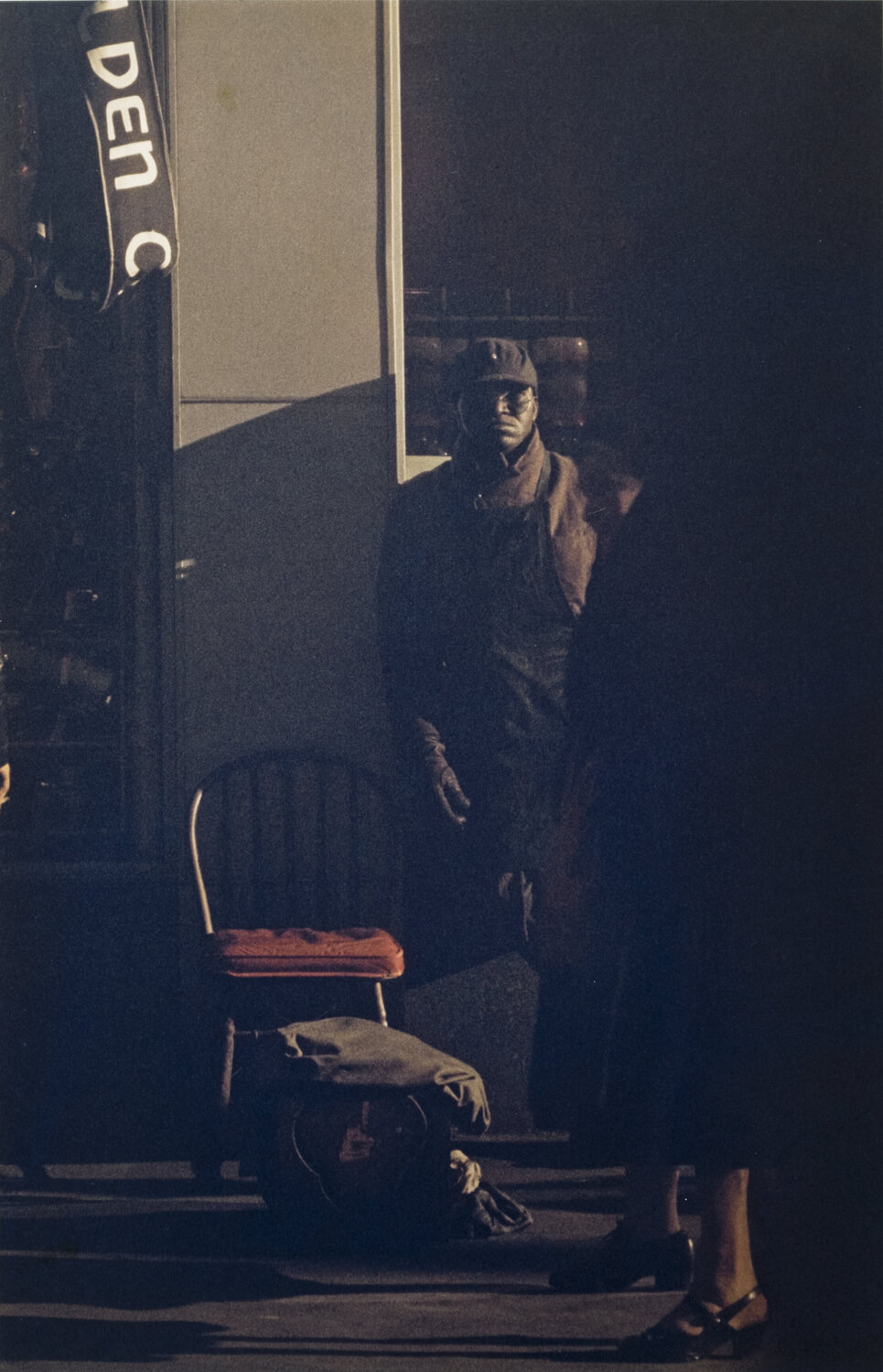 Shoeshine Man, New York Saul Leiter Fotografie zu verkaufen