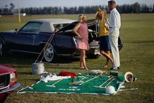 NEW Slim Aarons 'Palm Beach Polo' Mid-century Modern Photography von Slim Aarons, Fotografie kaufen auf Singulart