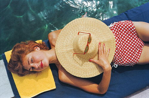 Slim Aarons 'Sunbathing in Bürgenstock' de Slim Aarons, Fotografía a la venta en Singulart