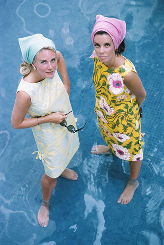 Slim Aarons 'Palm Beach Ladies' van Slim Aarons, Fotografie te koop op Singulart