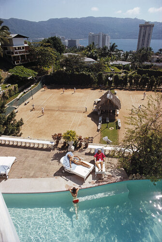 Slim Aarons 'La Barranca' par Slim Aarons, Photographie en vente sur Singulart