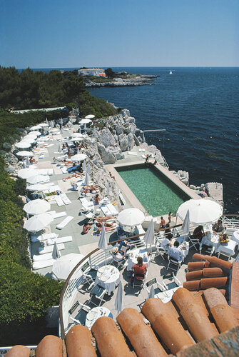 Slim Aarons 'Hotel Du Cap-Eden-Roc' von Slim Aarons, Fotografie kaufen auf Singulart