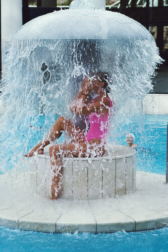 Slim Aarons 'Caracalla Therme' di Slim Aarons, Fotografia in vendita su Singulart