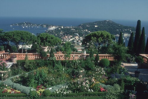 Slim Aarons 'Safra Estate' van Slim Aarons, Fotografie te koop op Singulart