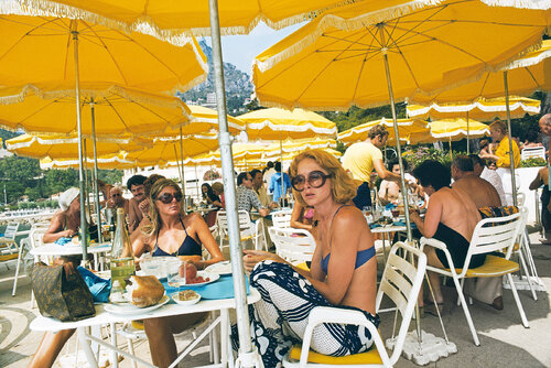 Slim Aarons 'Cafe in Monte Carlo' di Slim Aarons, Fotografia in vendita su Singulart