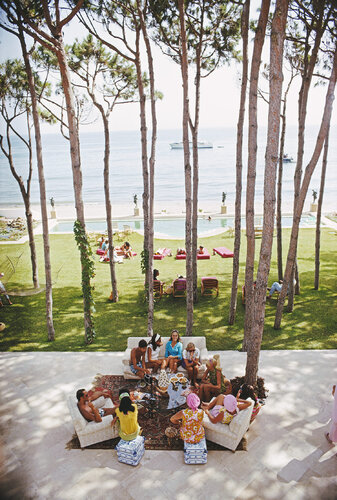 Slim Aarons 'Marbella House Party' van Slim Aarons, Fotografie te koop op Singulart