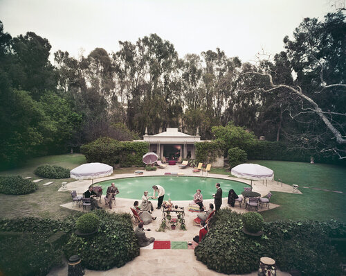 Slim Aarons 'Scone Madam?' par Slim Aarons, Photographie en vente sur Singulart