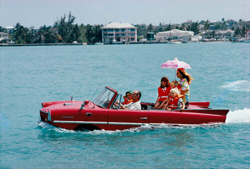 Slim Aarons 'Sea Drive' von Slim Aarons, Fotografie kaufen auf Singulart