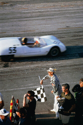 Slim Aarons 'Checkered Flag' de Slim Aarons, Fotografía a la venta en Singulart