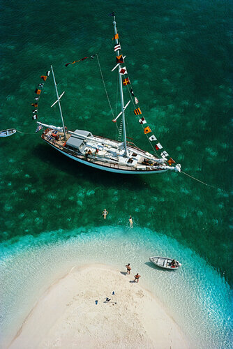 Slim Aarons 'Exuma Holiday' van Slim Aarons, Fotografie te koop op Singulart