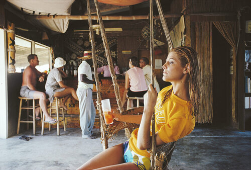 Slim Aarons 'Life In The Bahamas' di Slim Aarons, Fotografia in vendita su Singulart