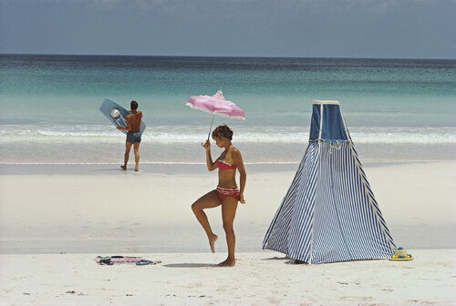 Slim Aarons 'Harbour Island, Bahamas' di Slim Aarons, Fotografia in vendita su Singulart