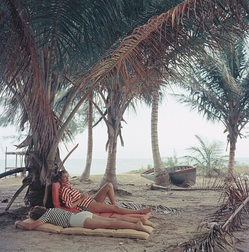 Slim Aarons 'Marsha Gayle' di Slim Aarons, Fotografia in vendita su Singulart