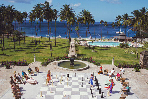 Slim Aarons 'Megachess'  di Slim Aarons, Fotografia in vendita su Singulart