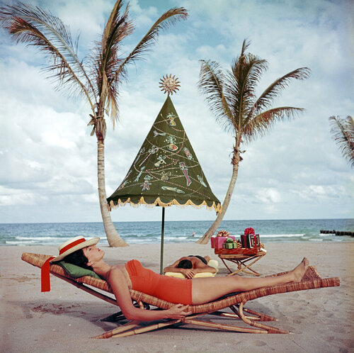 Slim Aarons 'Palm Beach Idyll' par Slim Aarons, Photographie en vente sur Singulart