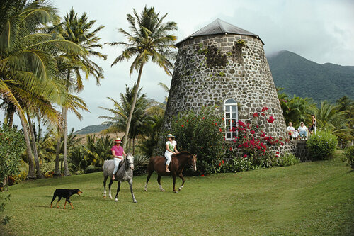 Slim Aarons 'Saint Kitts and Nevis' van Slim Aarons, Fotografie te koop op Singulart