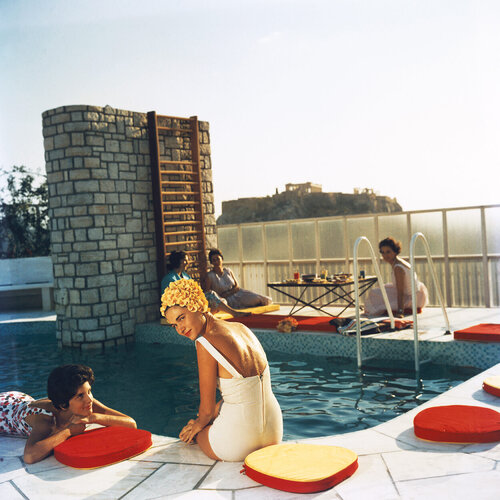 Slim Aarons 'Penthouse Pool' par Slim Aarons, Photographie en vente sur Singulart