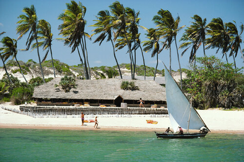 Slim Aarons 'The Lure Of Lamu' di Slim Aarons, Fotografia in vendita su Singulart