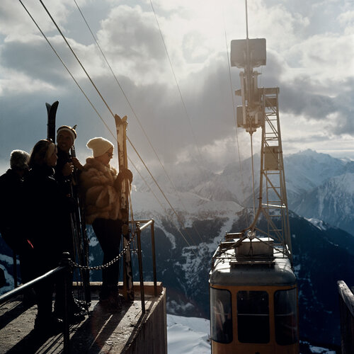 Slim Aarons 'Alpine Skiing' by Slim Aarons, Photography for Sale on Singulart