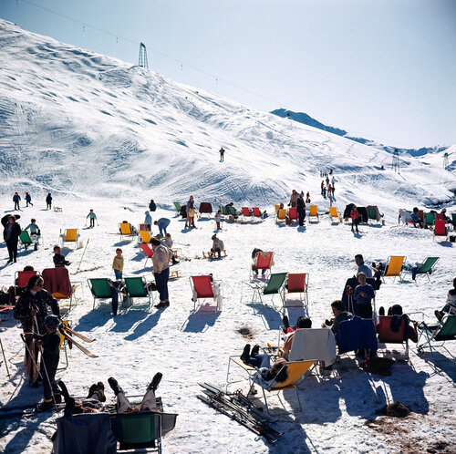 Slim Aarons 'Skiers At Verbier' by Slim Aarons, Photography for Sale on Singulart