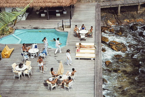 Slim Aarons 'Decking By The Sea' di Slim Aarons, Fotografia in vendita su Singulart