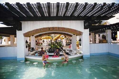 Slim Aarons 'Tres Vidas, Acapulco' by Slim Aarons, Photography for Sale on Singulart